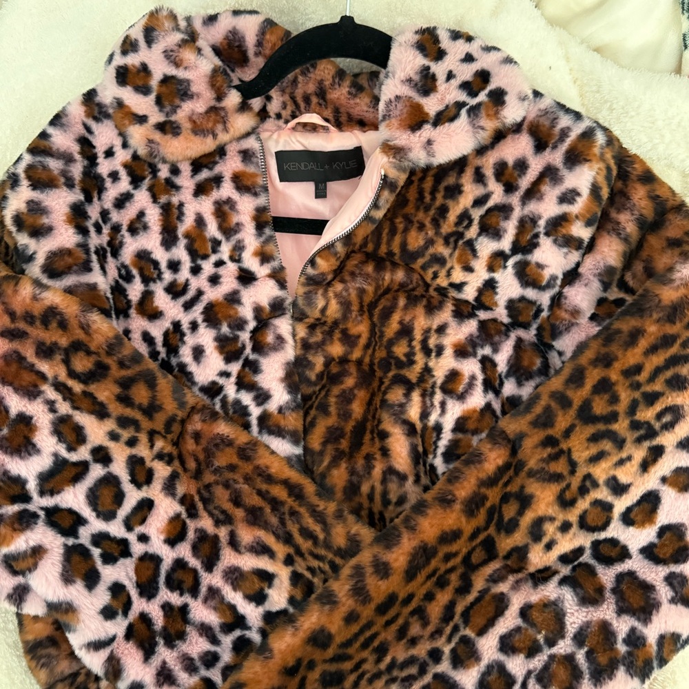 Kendall and Kylie cropped pullover 🐆 (M)
